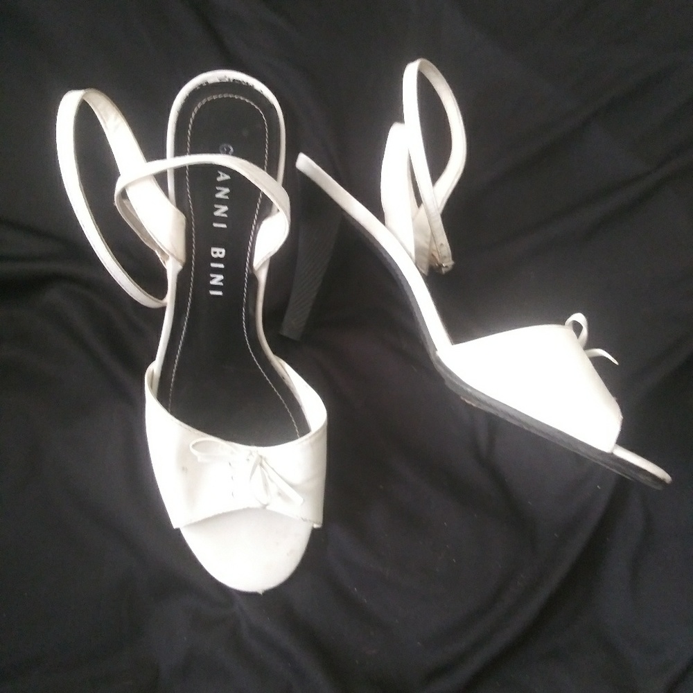 Sz 8 white ankle strap Sandal heels